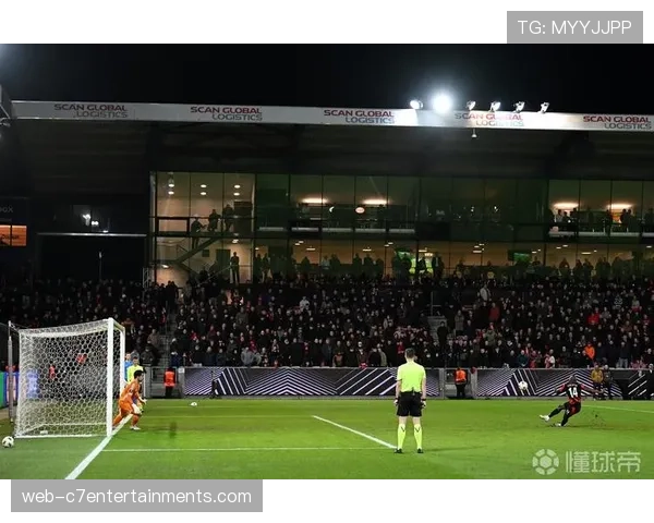 亚特兰大3-3佛罗伦萨，一场包含两次点球与红牌的进球大战